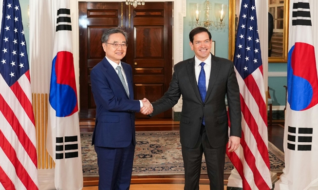 FM holds his 1st talks with US, reaffirms goal of nuke-free N. Korea
