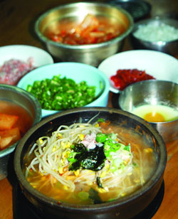 kongnamulgukbap (rice served with bean sprout soup)