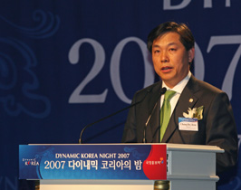 Government Information Agency Minister Kim Chang-ho gives a welcoming speech.