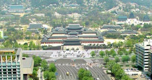 Artist's rendition of Gyeongbokgung in 2009, with the gates and throne once again in proper alignment. 