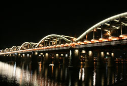 Night view of Seoul�s Hangangdaegyeo (bridge) with renovated lighting