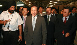 President Lee Myung-bak's visit to India back in April, 2007.