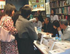 Kim Hoon, Eun Hi-gyeong and Hwang Seok-yeong, from right, seated, at a meeting with French fans
