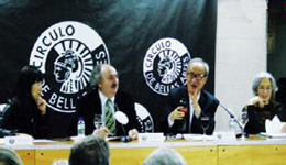 Poet Ko Un, second from right, at a press conference in Spain