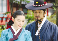 Daejanggeum [2003, MBC] Based loosely on a historical figure depicted in the Annals of the Joseon Dynasty, the show focuses on Jang-geum, Korea's first female royal physician