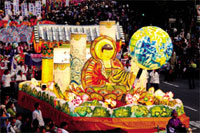 Lotus Lantern Festival: A lantern festival is held to commemorate the birth of Buddha on a weekend before the date (April 8th on the lunar calendar).