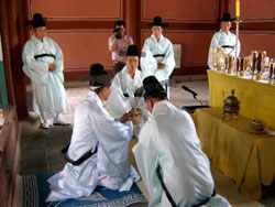Jeoju Yi family people holding a royal ritual to commemorate King Hyojong