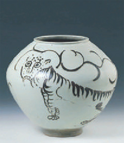 Buncheong Jar with Tiger Design, which porcelain master Kim Jeong-ok donated to the British Museum