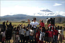 Korean poet Hwang Hak-joo will open an art school in a small village in Tanzania