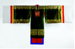 Master Kim Deok-hwan's gold embroidery Hanbok 