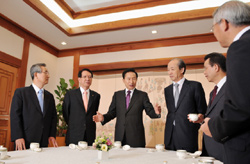 President Lee Myung-bak and key officials