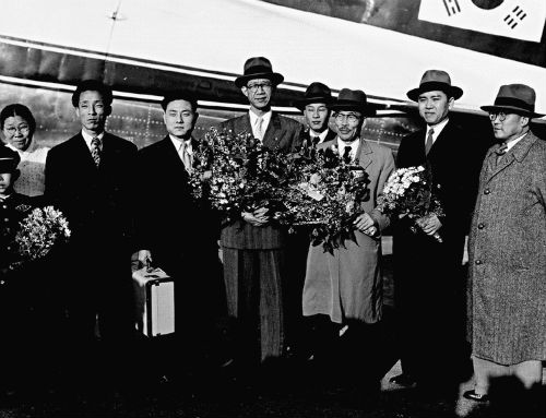 Foreign Affairs Minister Byeon Yeong-tae (third from right) and the accompanying Korean delegation leave for the Geneva Conference on April 19, 1954