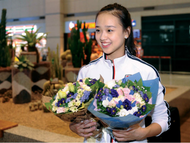 Son Yeon-jae arrives in Korea after securing her ticket to the Olympics at the 2011 World Championships in France