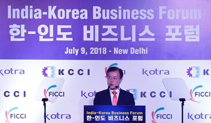 President Moon Jae-in says that his administration will upgrade Korea-India ties so that they stand at the same level as Korea's ties to its four largest neighbors, all in line with Seoul’s New Southern Policy. President Moon was speaking at the Korea-India Business Forum in New Delhi on July 9. (Cheong Wa Dae)