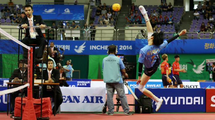 Kim Iseul takes a shot during a preliminary sepak takraw women's doubles match between Korea and Japan at the Bucheon Gymnasium.