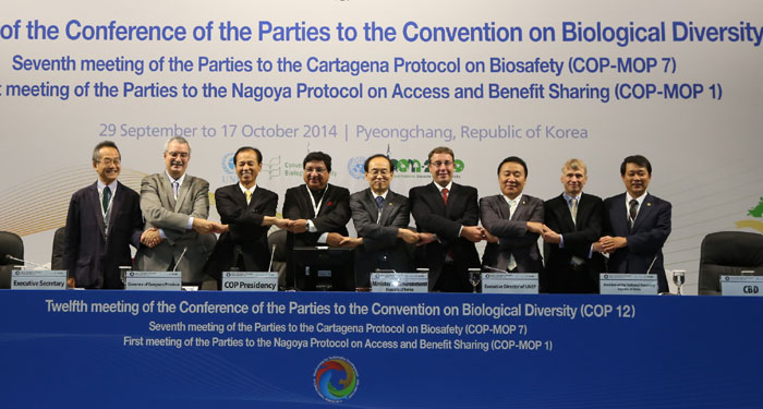 Minister of Environment Yoon Seong Kyu (center) and other participants in the CBD COP12 pose for a photo during the opening ceremony on October 6. 