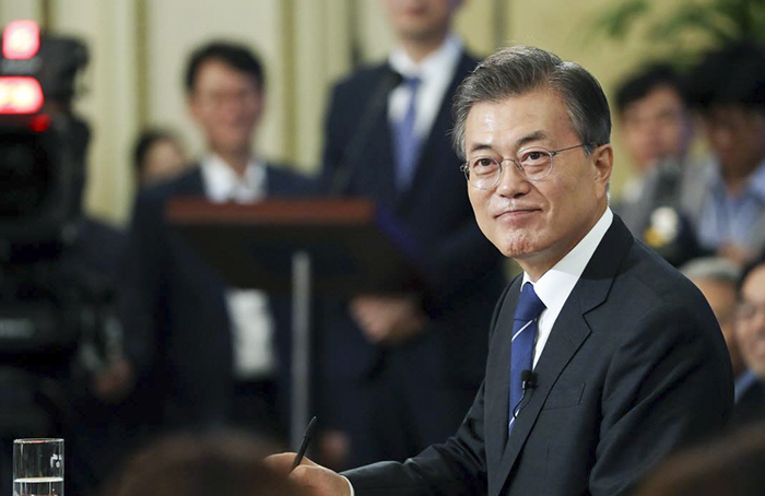Cheong Wa Dae released an interview of President Moon Jae-in to mark the first 100 days since his inauguration, on Aug. 18. The photo shows President Moon during a press conference at the Yeongbingwan Guest House on Aug. 17. Cheong Wa Dae