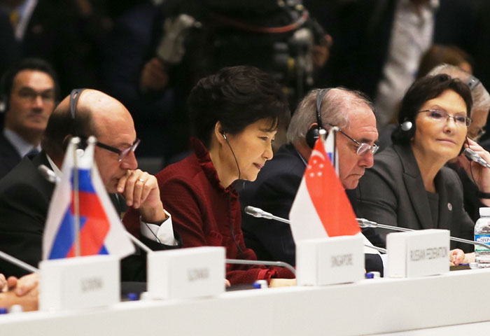 President Park Geun-hye (second from left) attends the opening ceremony of the tenth ASEM summit on October 16.