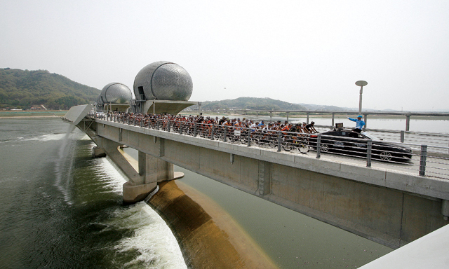 As part of the Four Rivers Restoration Project, bike trails were created in several places including on the top of bridges and along rivers all across the nation 