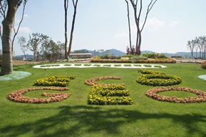 The official emblem “ECOGEO” is a compound of ecosystem and geo-(earth), meaning an eco-friendly festival which brings nature and humanity together (photo courtesy of Suncheon City).