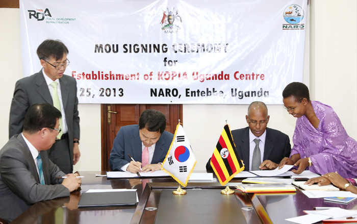 130701_korea_uganda1.jpg