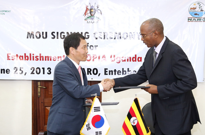 130701_korea_uganda2.jpg