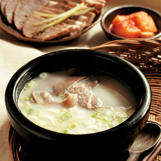 Seolleong-tang is a style of beef soup with chives. (photo courtesy of the KTO)