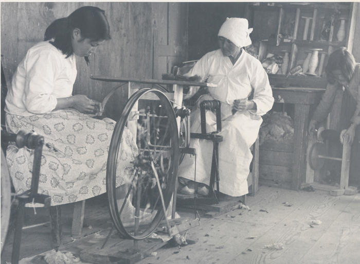 Female employees are producing wool fabrics.