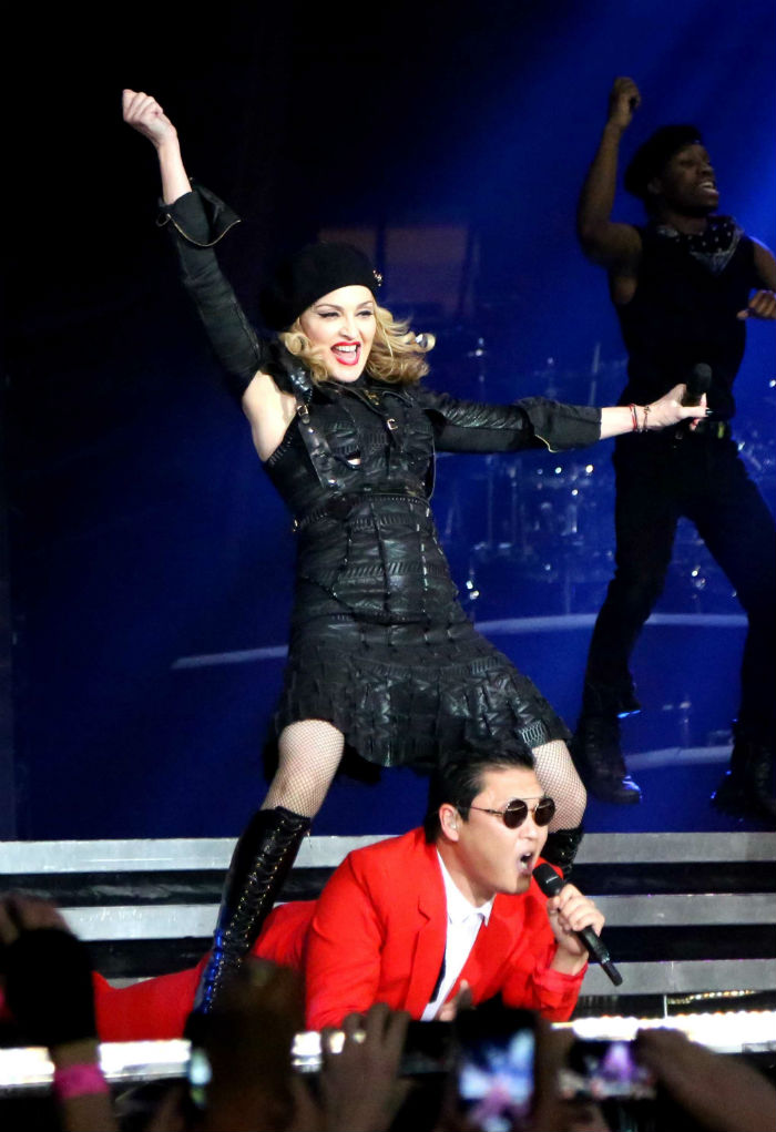 PSY was invited by Madonna to perform his signature horse dance together on stage in November 2012. (photo: Yonhap News)