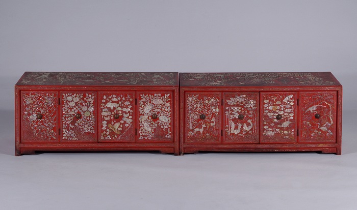 Red Lacquerware document chest inlaid with mother-of-pearl / later in 19th - early in 20th / National Palace Museum of Korea