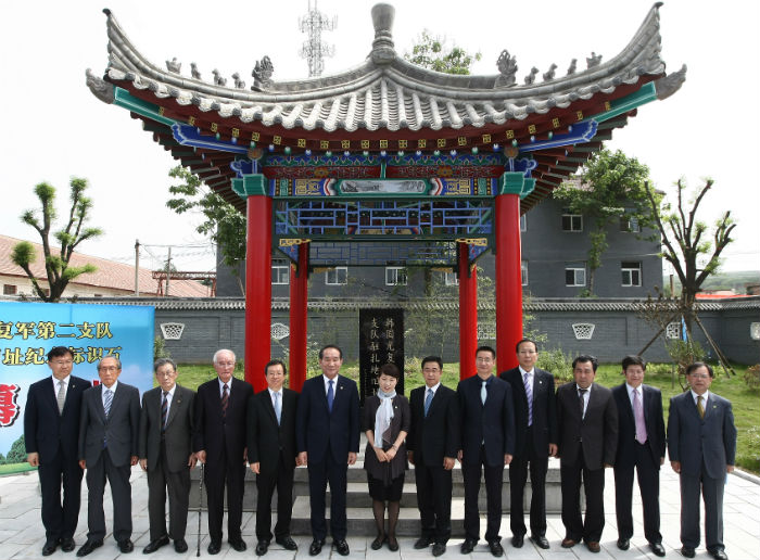 Government officials from Korea and China attend the unveiling ceremony for the commemorative monument. (photo courtesy of the Ministry of Patriots and Veterans Affairs)