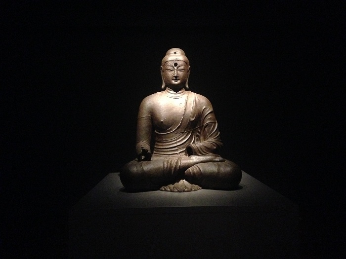 The Iron Buddha from Bowonsa Temple is one of the most significant and representative Buddhist sculptures from the Unified Silla era. The Iron Buddha was on display at a special exhibition at the Metropolitan Museum of Art in the U.S. in 2013. (photo courtesy of the NMK) 
