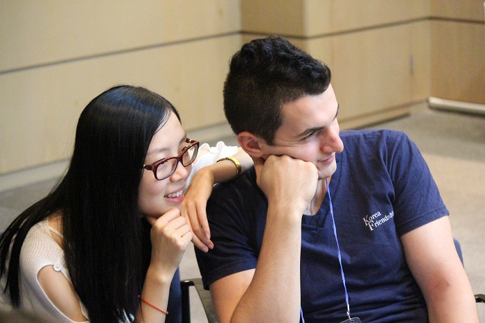 Students from China (left) and Azerbaijan hope for good results. (photo: Wi Tack-whan) 