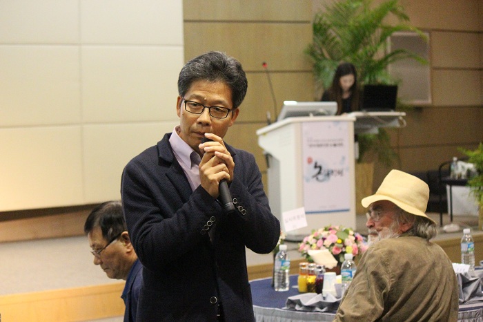 Won Yongki, head of the Korean Culture and Information Service, which publishes Korea.net, stresses the importance of engaging in meaningful conversations about society, religion and culture. (photo: Wi Tack-whan) 