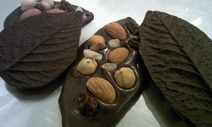 Hong's hand-made chocolates suggest that he always studies new designs and looks for new things.