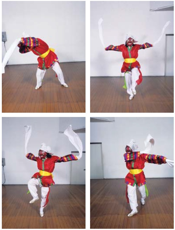 Dance movements of the mask dance from Eunyul. 