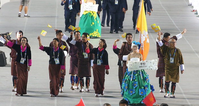 Bhutanese athletes enter the stadium during the opening ceremony for the 2014 Incheon Asian Games. (photo: Yonhap News)