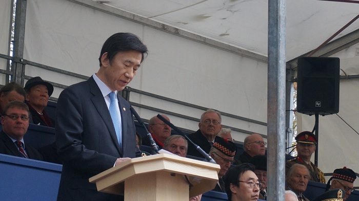 Minister of Foreign Affairs Yun Byung-se delivers congratulatory remarks from President Park on December 3 at the unveiling ceremony for the memorial.
