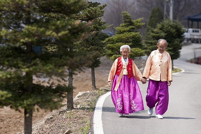 A scene from the documentary 'My Love, Don't Cross That River,' which revolves around an elderly couple. 