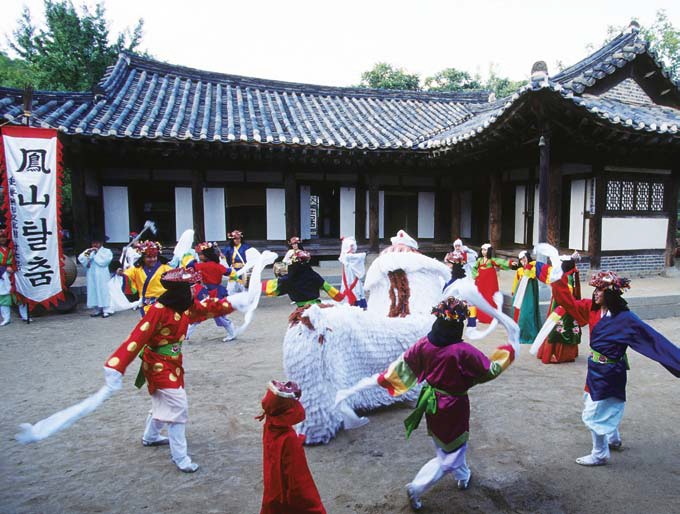 Dancers prepare for their Bongsan Mask Dance performance. 