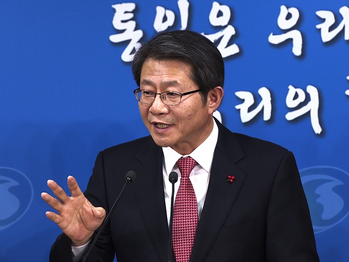 On December 29, Minister Ryoo Kihl-jae of the Ministry of Unification proposes talks with North Korea to discuss a range of topics of mutual interest. 