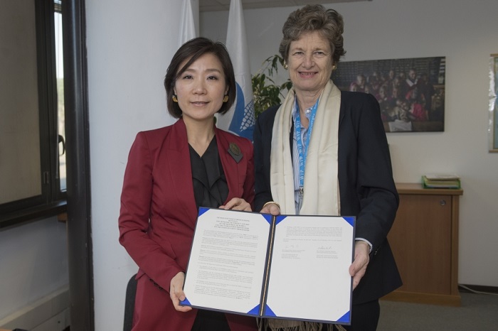 Oh Young-ju (left), director of the Development and Cooperation Bureau at the Ministry of Foreign Affairs, meets with Director Claudia von Roehl of the WFP's Government Partnership program on February 10. They agree to work together to secure a sustainable food supply in Cuba.