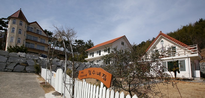 The German Village, a cluster of about 30 homes built in a commonplace 'German' style, is one of the most popular tourist destinations in Namhae. The House of Cheol-su is also popular, as the MBC soap opera 'Couple of Fantasy' was filmed there in 2006. 
