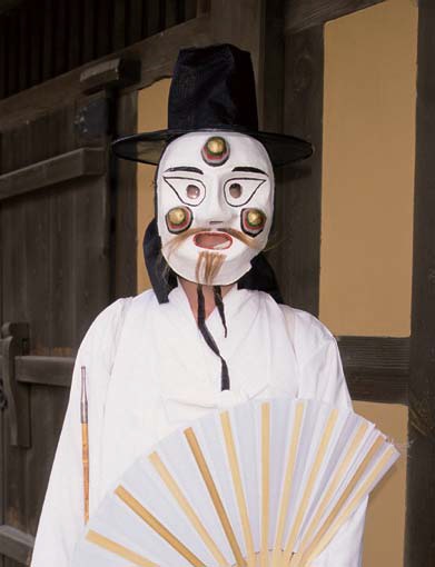 The yeonggam mask is used in mask dances from Eunyul.