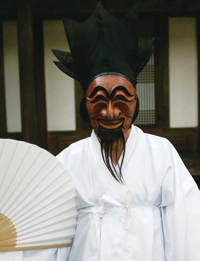 The nobleman's mask from the Hahoe mask dance.