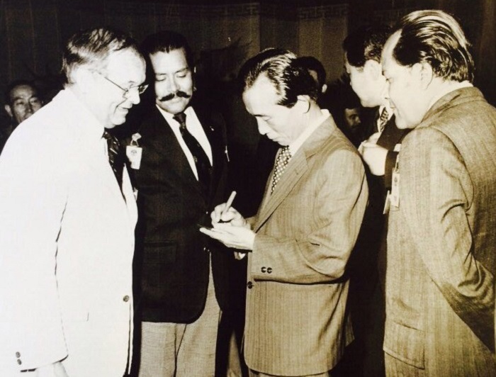 Francisco M. Caicedo (second from left), a retired army colonel, receives an autograph from the then Korean president, Park Chung-hee, in 1975.