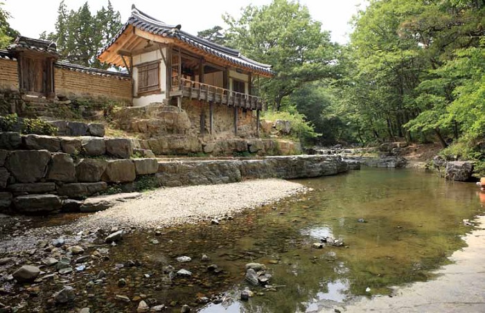 Gyejeong, as seen from the dale, seems a natural part of the landscape.