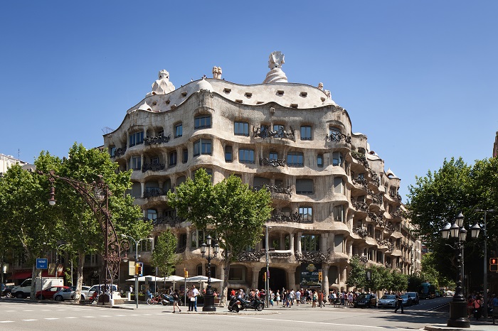 Casa Milà is one of Gaudi's most famous works. It was built in the Eixample district of Barceloa, a new city development project between 1898 and 1912. (photo: Yoon Joonhwan)