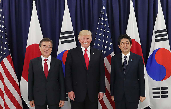¿Cuánto mide Shinzo Abe? - Real height 170707_cwd_L1