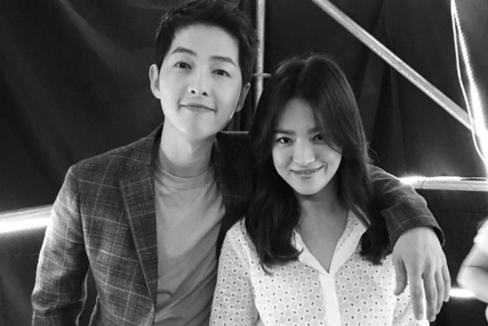 Actors Song Joong-ki (left) and Song Hye-kyo, stars of the soap opera ‘Descendants of the Sun,’ announce on July 5 that they will tie the knot on Oct. 31 this year. (Song Hye-kyo’s Instagram feed)